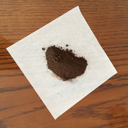 コーヒーかすを薬包紙で包んで、靴の消臭に。_e0270098_14132136.jpg