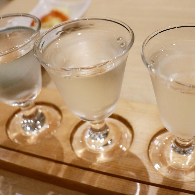 仙台駅の「ぷらっと」で日本酒飲み比べ_c0060143_21033835.jpg