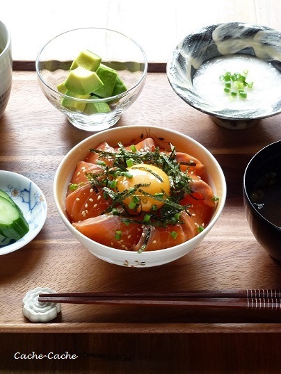 カンタン&おいしい♪ だししょうゆでサーモンの漬け丼_d0319943_07574429.jpg