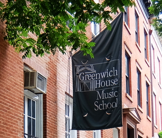 グリニッジ・ビレッジの住宅街に100年超の歴史ある音楽学校、Greenwich House Music School_b0007805_01534733.jpg