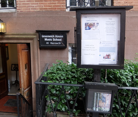 グリニッジ・ビレッジの住宅街に100年超の歴史ある音楽学校、Greenwich House Music School_b0007805_02040425.jpg