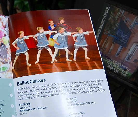 グリニッジ・ビレッジの住宅街に100年超の歴史ある音楽学校、Greenwich House Music School_b0007805_02044138.jpg