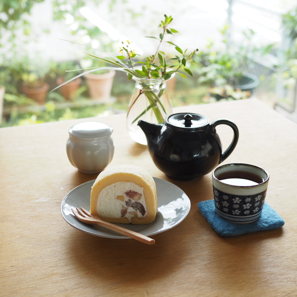 ロールケーキと器_b0206421_15034347.jpg