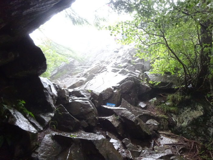 乾徳山　楽しい岩場　200名山　山梨県_b0124306_16394222.jpg