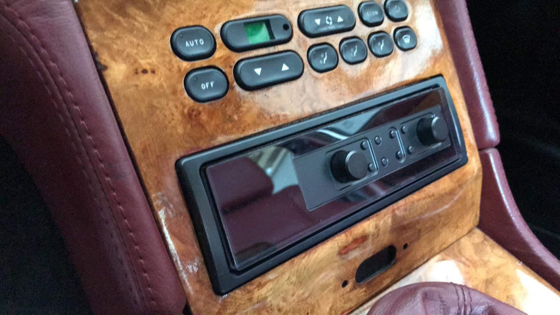 委託販売車両のご紹介〜マセラティクアトロポルテ エボルツオーネ〜_c0105691_23224698.jpeg