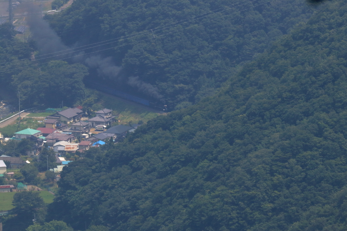 蒸し暑い日の緑の山裾に暑苦しい黒煙… - 2019年夏・釜石線 -_b0190710_21351820.jpg
