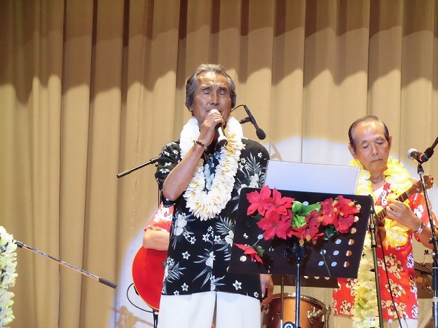 太陽に向かい大輪が咲き誇る! 津田の先輩・井出靖和さんのヒマワリ畑_f0141310_07160176.jpg