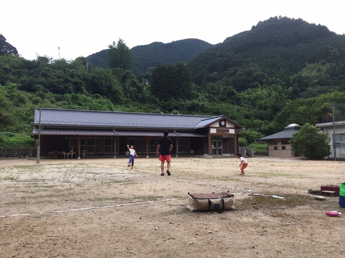 家族での初キャンプ、、、&来週の営業変更のお知らせです。_f0191324_09102710.jpg