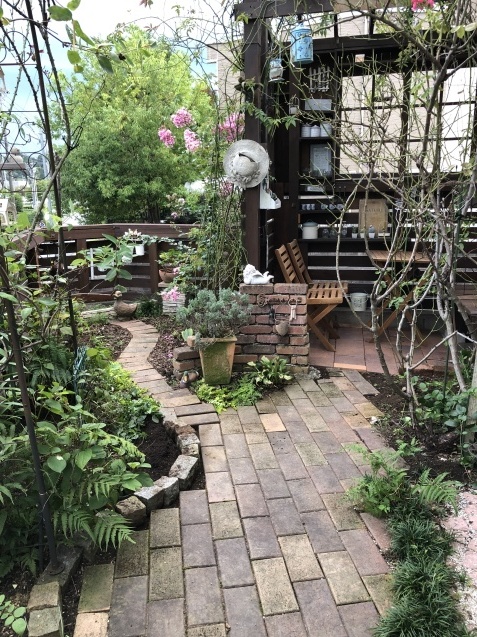 東南の庭 レンガの小道 花壇 ちょっぴり広げました 小さな棲家 東南の庭 レンガの小道 花壇 ちょっぴり広げました 小さな棲家