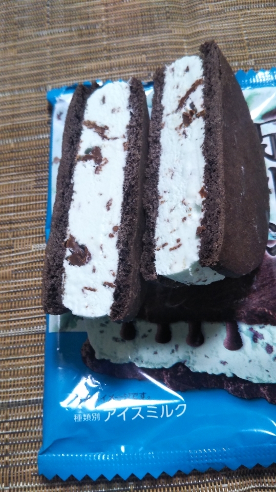 ぎっしり満足!チョコミントクッキーサンド_f0076001_23223663.jpg