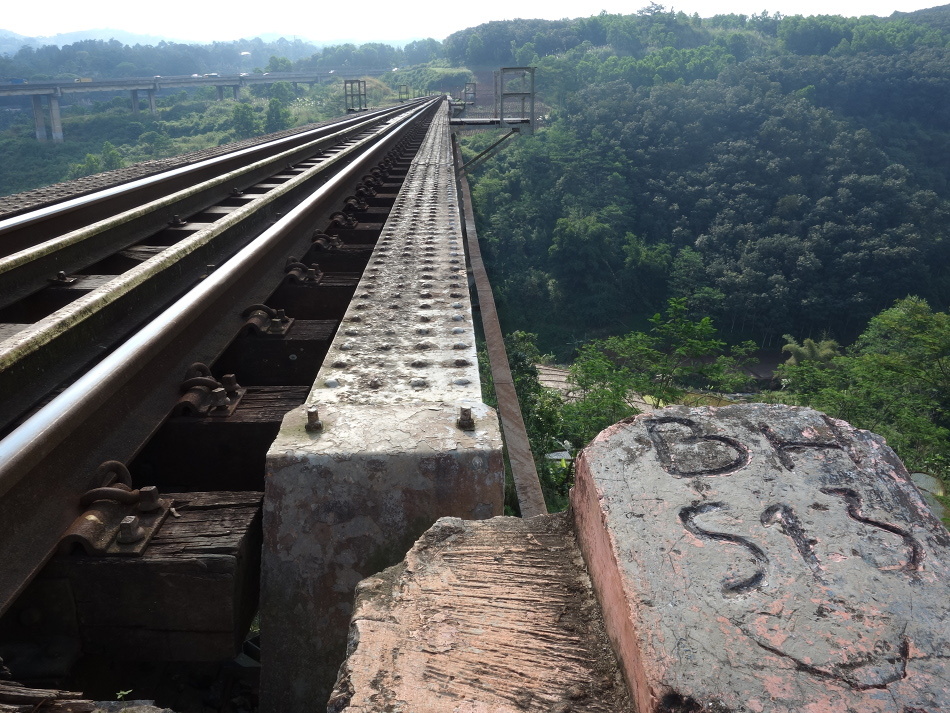 インドネシアの餘部鉄橋？やっとたどり着けた『チクバン鉄橋』 - \'Cikubang railway bridge\' is Oldest Highest Longest and Scared!!_b0108109_13204539.jpg