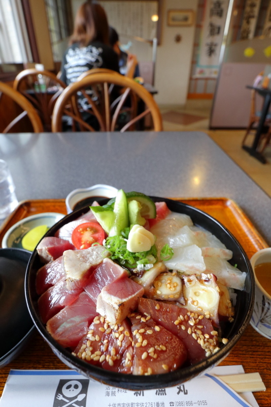 海賊料理 新漁丸で、やっぱし海鮮丼～_a0077663_07454013.jpg