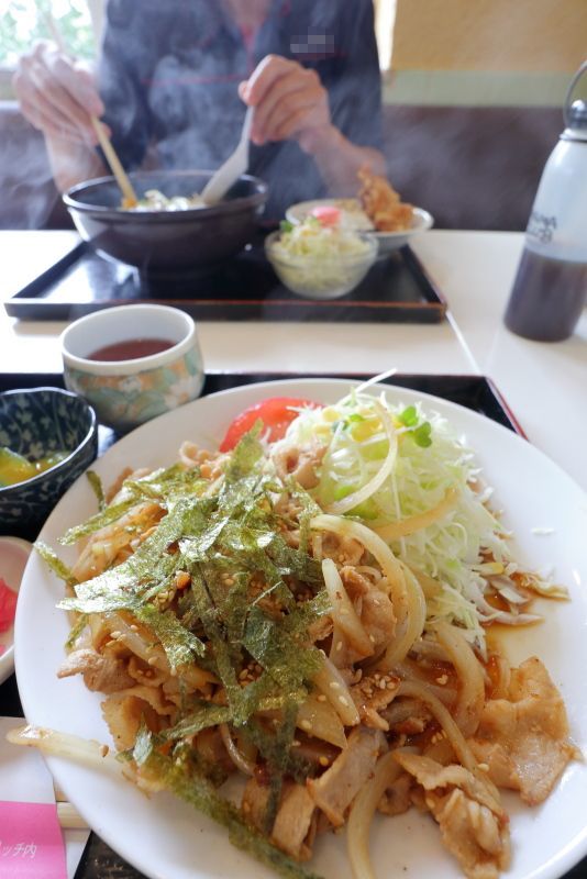 レストラン 樹里で、豚肉の生姜焼定食_a0077663_08045119.jpg