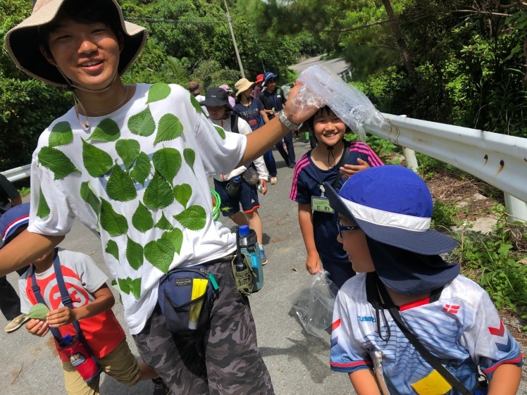 無人島冒険学校〔９日目〕おはようございます！午前中はお土産のサンゴや貝殻を探しに海岸へ。_d0363878_12274527.jpg