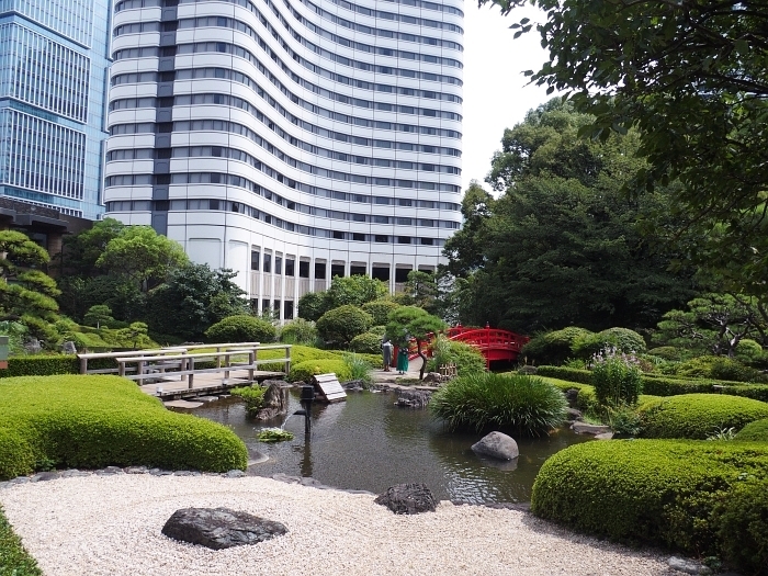 ホテルニューオータニの日本庭園 いわしののんびり遊泳 ｖｏｌ ２