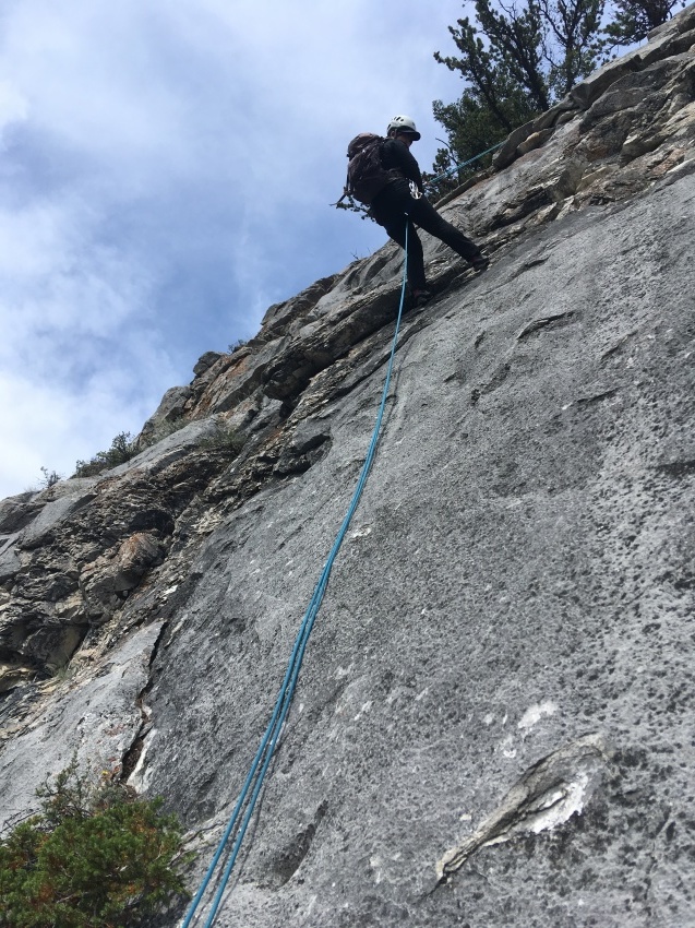 バンフの裏山トンネルマウンテンでクライミング。Le Soulier （5.7 100m）_d0112928_23410166.jpg