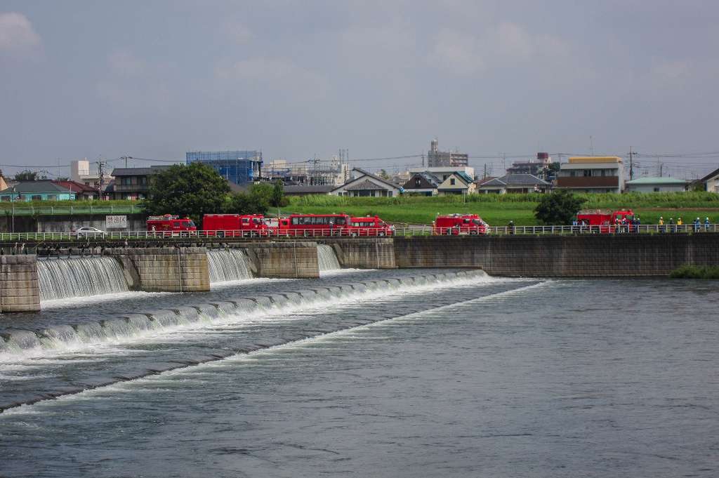 河原に救急車がいっぱい_f0044056_14144519.jpg