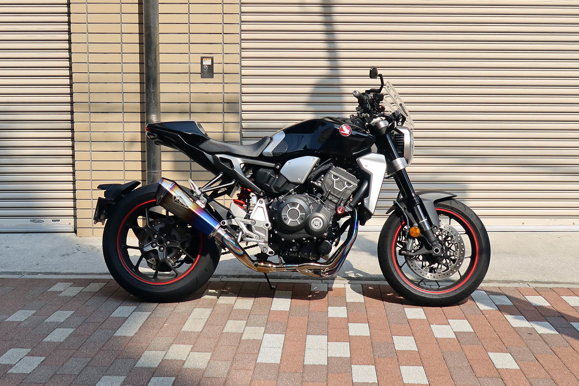 入荷待ちだったパーツが入ったのでcb1000rをプチカスタムｗ Coshiのお気楽日常写真