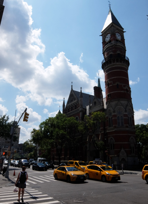 Nyではこんな美しい時計台の建物が 図書館 Jefferson Market Library外観 ニューヨークの遊び方