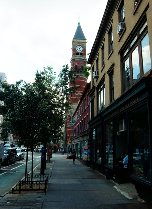 NYではこんな美しい時計台の建物が、図書館 - Jefferson Market Library外観_b0007805_04450311.jpg