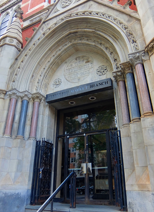 NYではこんな美しい時計台の建物が、図書館 - Jefferson Market Library外観_b0007805_04480156.jpg