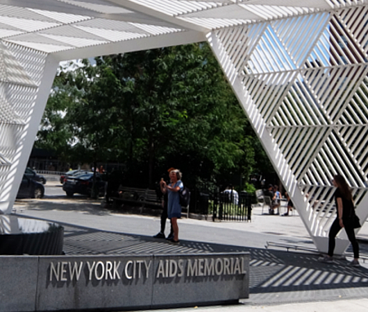 NYCエイズ・メモリアル・パーク・スカルプチャー NYC AIDS Memorial Park sculpture_b0007805_04464198.jpg