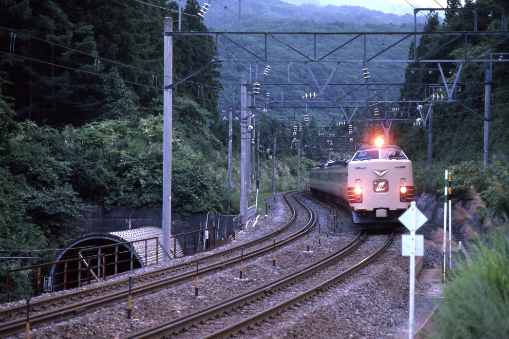 東京を目指して峠を越える - 1984年・奥羽本線 -_b0190710_18595348.jpg