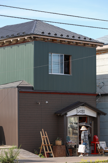 気が付けば静かに佇んでいる建物・店舗の多い弥生坂_a0158797_23285660.jpg