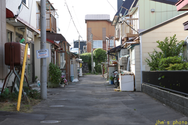 気が付けば静かに佇んでいる建物・店舗の多い弥生坂_a0158797_23425829.jpg