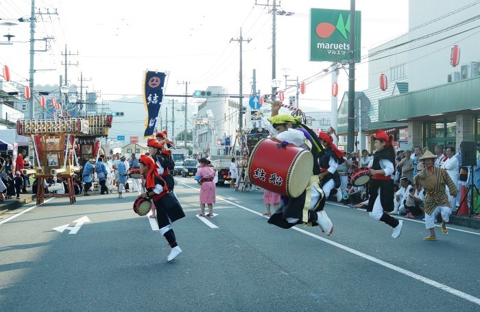 ■続【愛川夏祭り　②中津中央商店街にて。エイサー／御神輿4基の豪華共演です♪】_b0033423_20254270.jpg