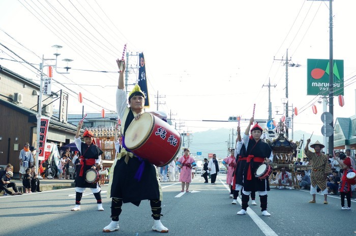 ■続【愛川夏祭り　②中津中央商店街にて。エイサー／御神輿4基の豪華共演です♪】_b0033423_20260328.jpg