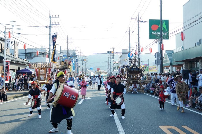■続【愛川夏祭り ②中津中央商店街にて。エイサー/御神輿4基の豪華共演です♪】_b0033423_20261860.jpg