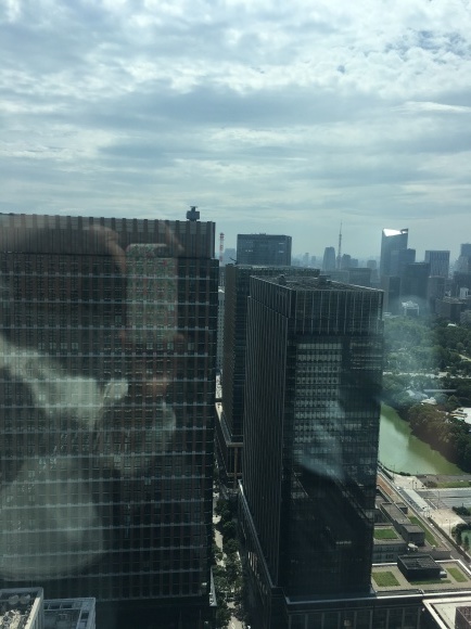 丸の内 ビルの上から のらりくらりと