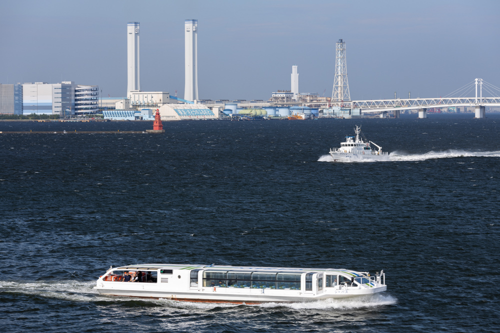 海と船が美しく、強烈な海風が心地良い_a0261169_21112171.jpg