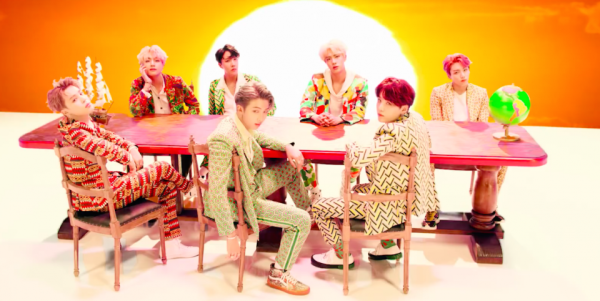 BTS「IDOL」:淀みなく流れるカラフルなパフォーマンス、聴き手を呑み込んで高揚させる_b0078188_21464878.png