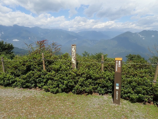 身延山(1153m)_b0341133_19021858.jpg