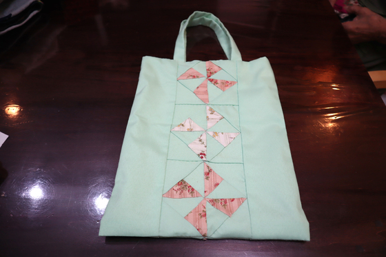 キルト教室 ~ リボンで作る連絡帳ケース作品 ~_e0222340_1613877.jpg