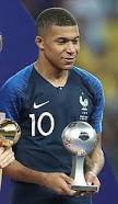”フランスのペレ”エンバペ:超高速ドリブルが「フランスの超特急新幹線」並み。他の選手が鈍行に見える!?_a0348309_11324149.jpeg