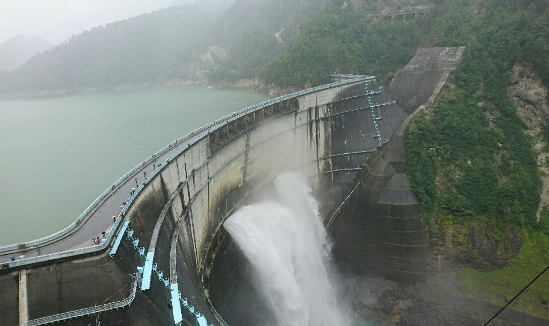 夏休み旅行19 雨の黒部ダム On Co Chi Cin 温故知新2 夏休み旅行19 雨の黒部ダム On Co Chi Cin 温故知新2