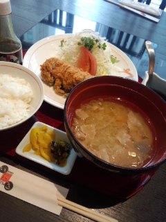 日比谷 遊食豚彩 いちにぃさんのなす黒豚かつセット_f0112873_1104786.jpg