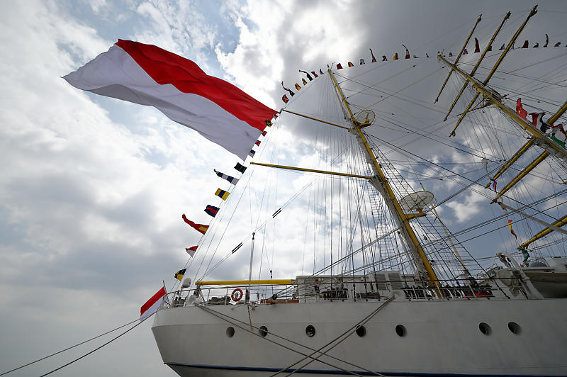 インドネシア海軍練習帆船「bima suci」艦艇一般公開_f0032011_19333027.jpg