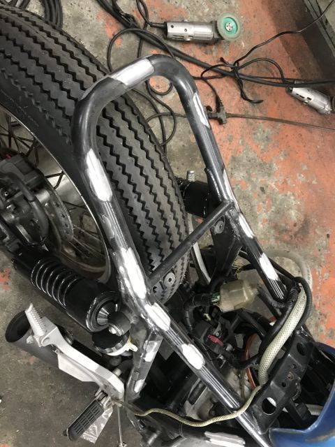 CB400 カスタム タンクマウント製作中!_a0164918_20201580.jpg