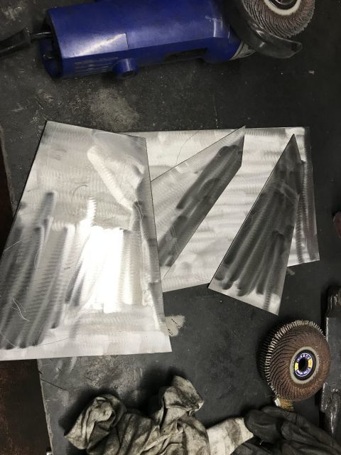 CB400 カスタム タンクマウント製作中!_a0164918_20205948.jpg