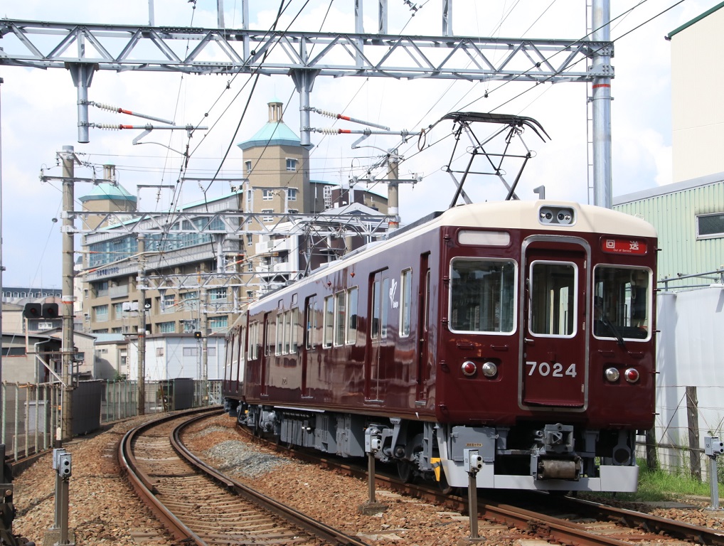 阪急7024F 返却回送_d0202264_1714929.jpg