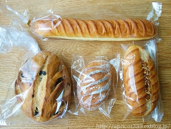 高山市の大人気パン屋さん トランブルー_c0293787_13355232.jpg