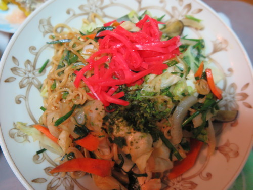 朝:サラダプレート、野菜ジュース、茄子の糠漬け 昼:大麦大豆紫蘇ヒジキ🍙&焼鳥ももタレ 夜:日清焼きそば、とうもろこし&冷奴_c0075701_20161117.jpg