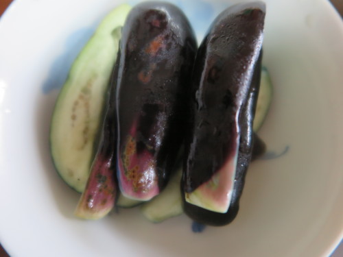 朝:サラダプレート、野菜ジュース、茄子の糠漬け 昼:大麦大豆紫蘇ヒジキ🍙&焼鳥ももタレ 夜:日清焼きそば、とうもろこし&冷奴_c0075701_20202231.jpg
