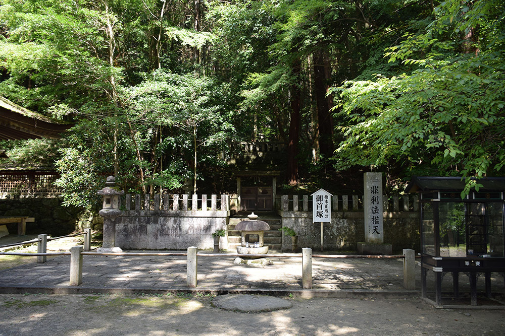 天誅組の足跡を訪ねて。　その５　「観心寺」_e0158128_15142897.jpg