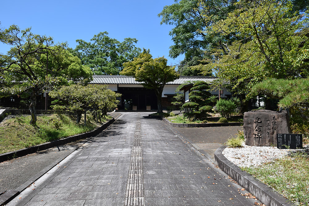 天誅組の足跡を訪ねて。 その9 「民俗資料館(五條代官所長屋門)」_e0158128_16083793.jpg