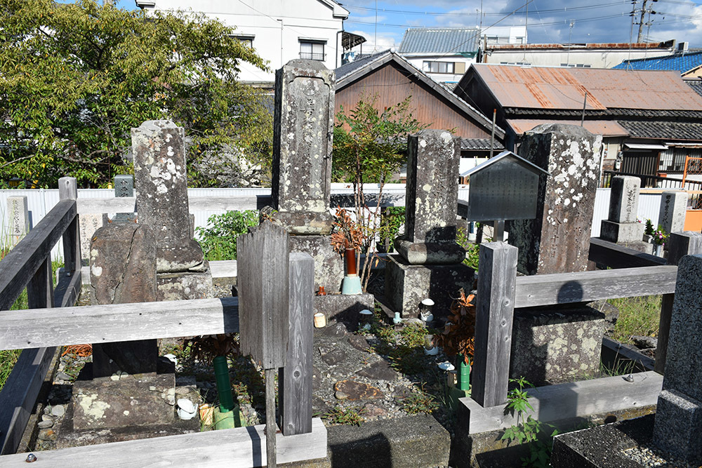 天誅組の足跡を訪ねて。 その10 「五條代官 鈴木源内墓所」_e0158128_17483393.jpg